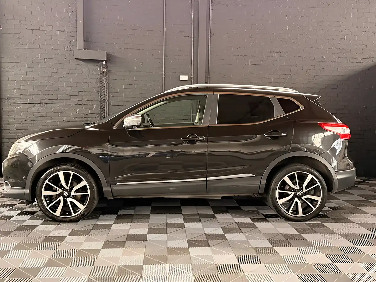 Used 2014 Nissan Qashqai Tekna - Interior and Exterior details 3