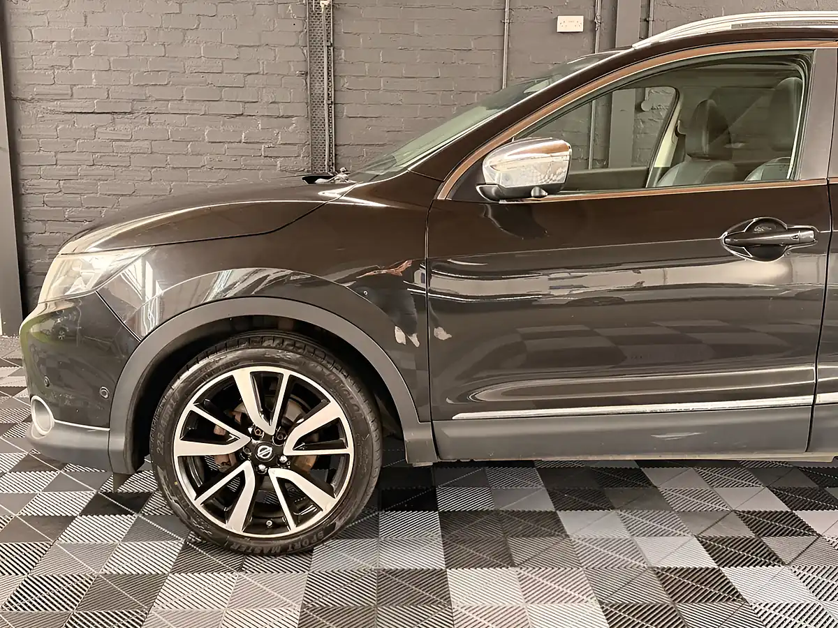 Used 2014 Nissan Qashqai Tekna - Interior and Exterior details 4