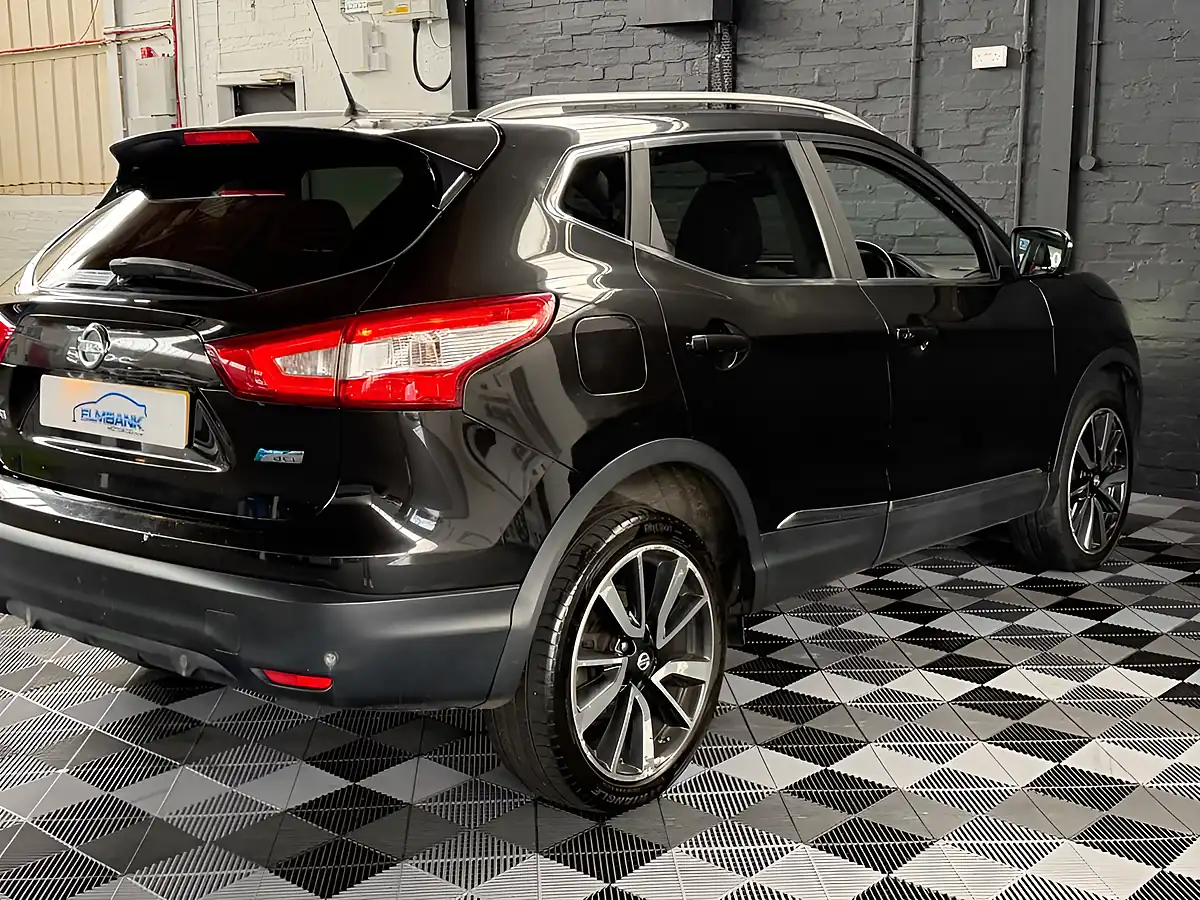 Used 2014 Nissan Qashqai Tekna - Interior and Exterior details 9