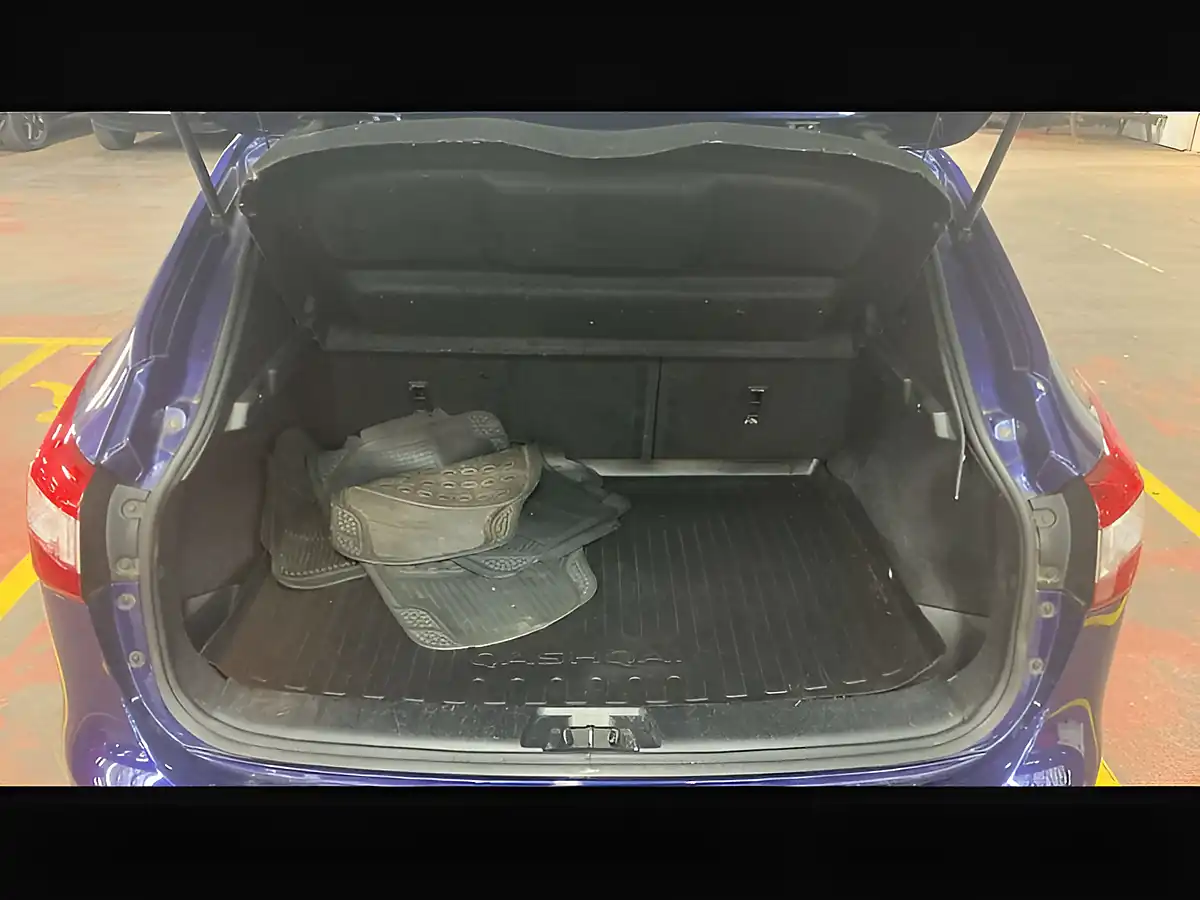 Used 2014 Nissan Qashqai Tekna Ink Blue - Interior and Exterior details 12