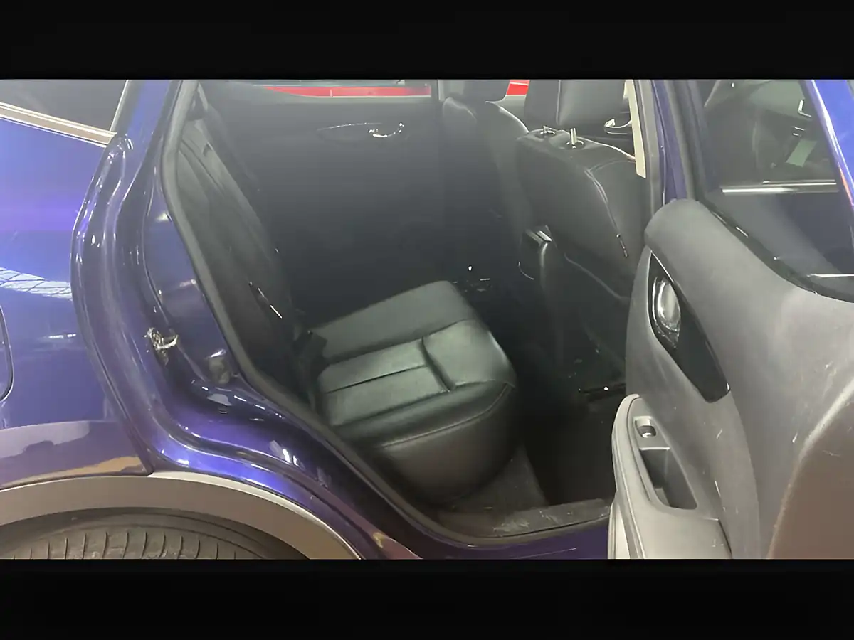 Used 2014 Nissan Qashqai Tekna Ink Blue - Interior and Exterior details 13