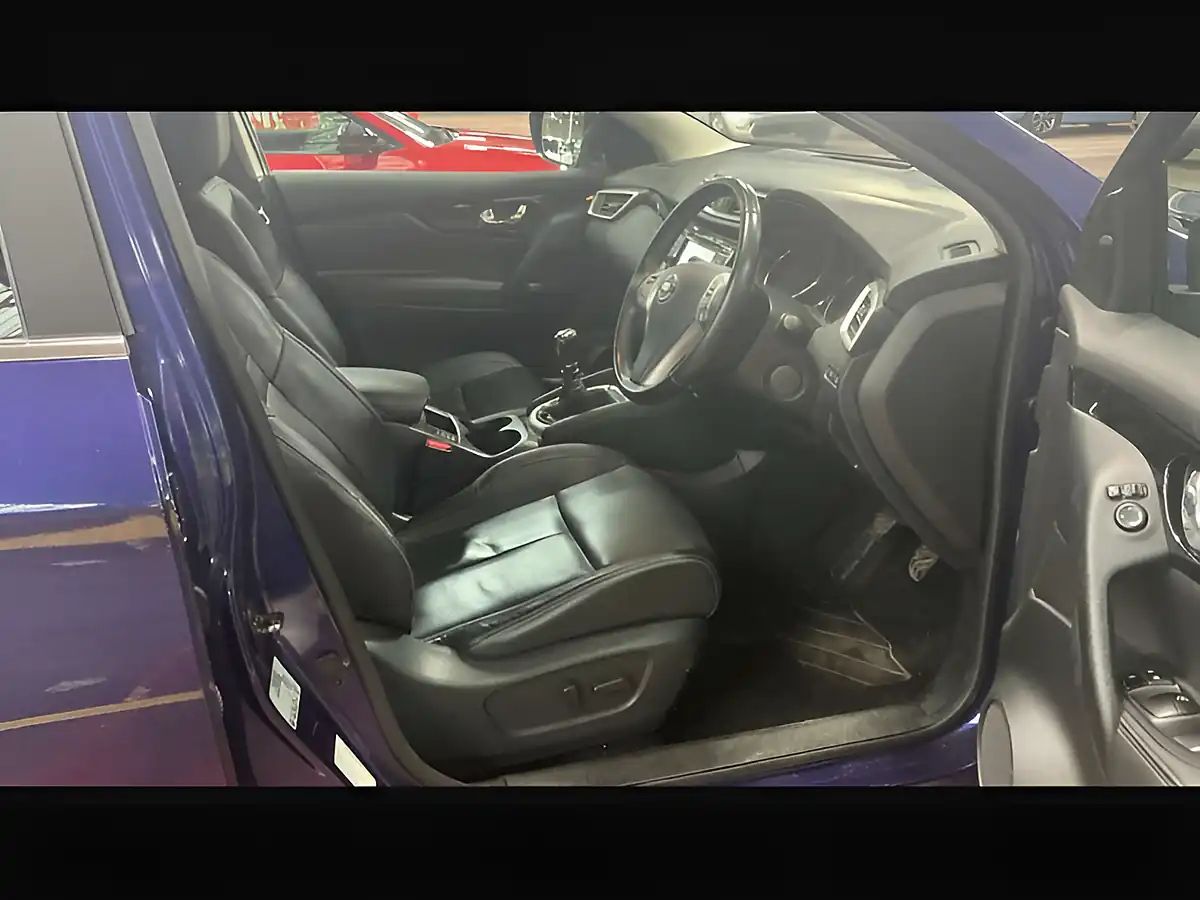 Used 2014 Nissan Qashqai Tekna Ink Blue - Interior and Exterior details 9