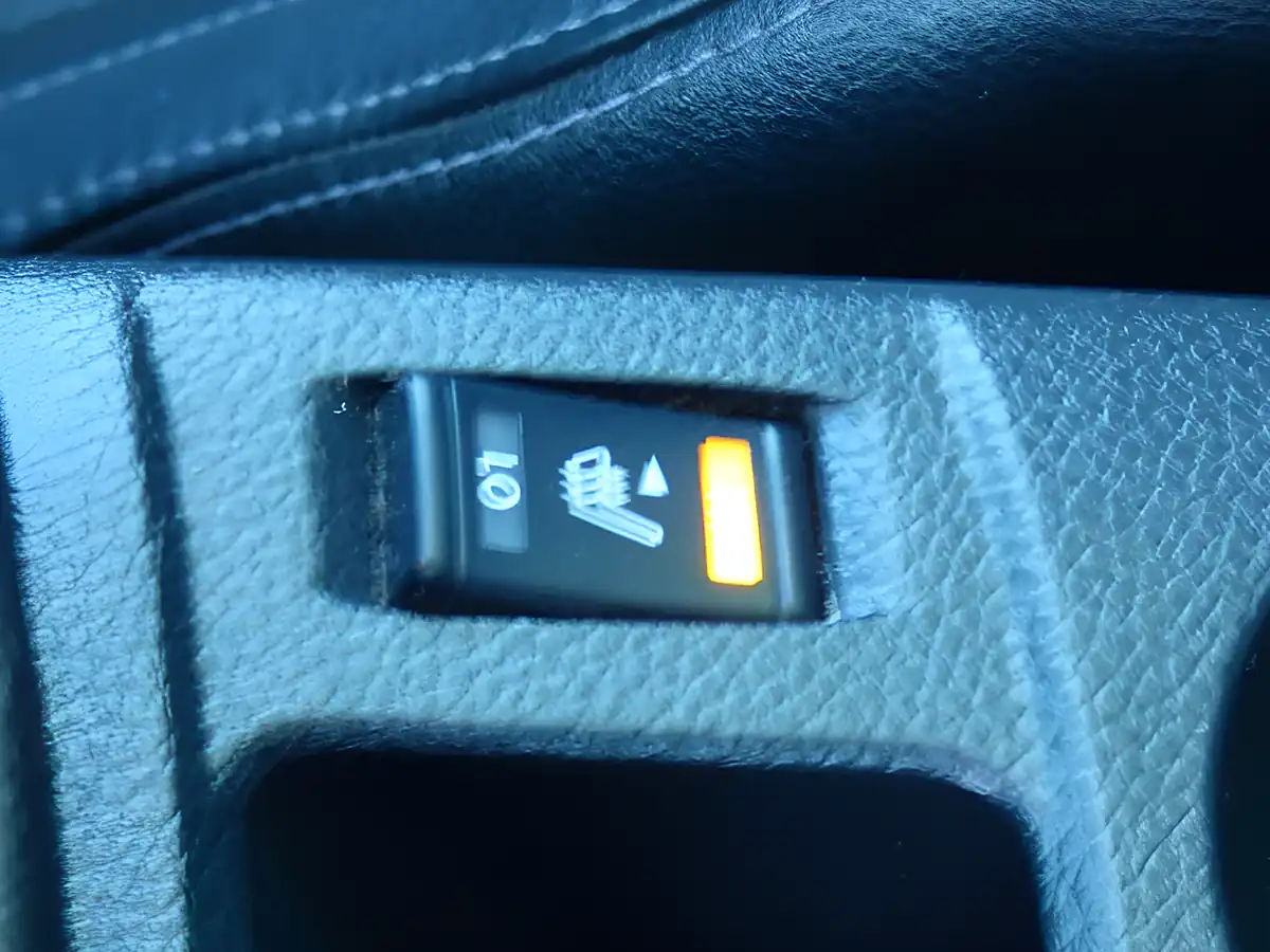 Used 2014 Nissan Qashqai Tekna Red - Interior and Exterior details 10