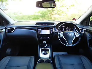 Used 2014 Nissan Qashqai Tekna Red - Interior and Exterior details 15