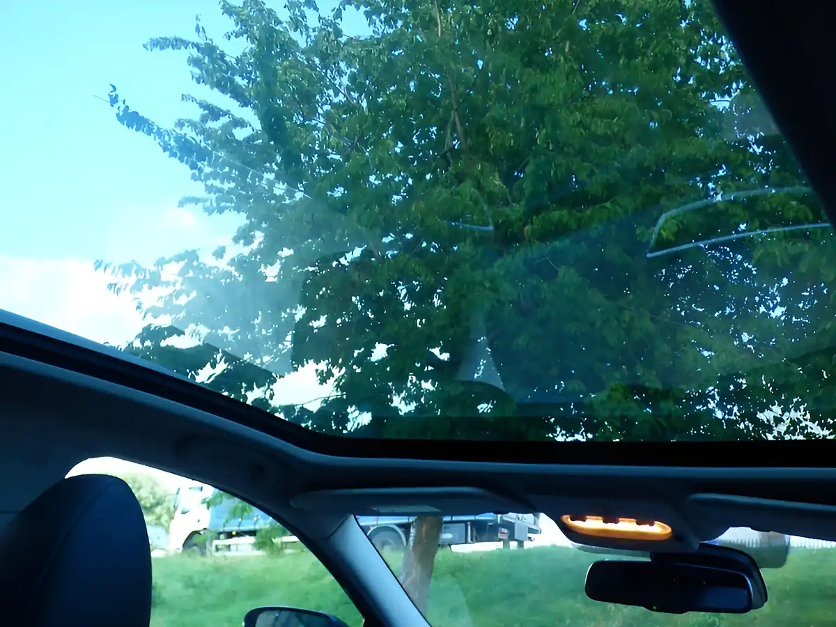 Used 2014 Nissan Qashqai Tekna Red - Interior and Exterior details 16