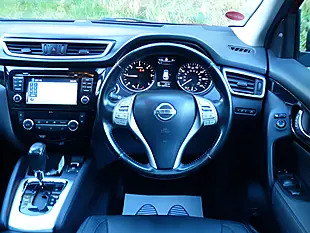 Used 2014 Nissan Qashqai Tekna Red - Interior and Exterior details 18