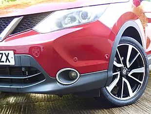 Used 2014 Nissan Qashqai Tekna Red - Interior and Exterior details 20