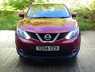 Used 2014 Nissan Qashqai Tekna Red - Interior and Exterior details 7