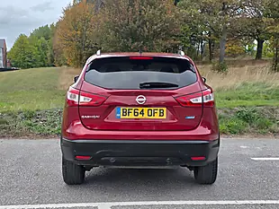 Used 2014 Nissan Qashqai Tekna Red - Interior and Exterior details 5