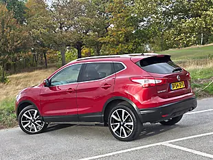 Used 2014 Nissan Qashqai Tekna Red - Interior and Exterior details 6