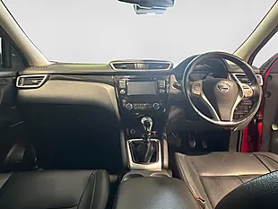 Used 2014 Nissan Qashqai Tekna Red - Interior and Exterior details 11