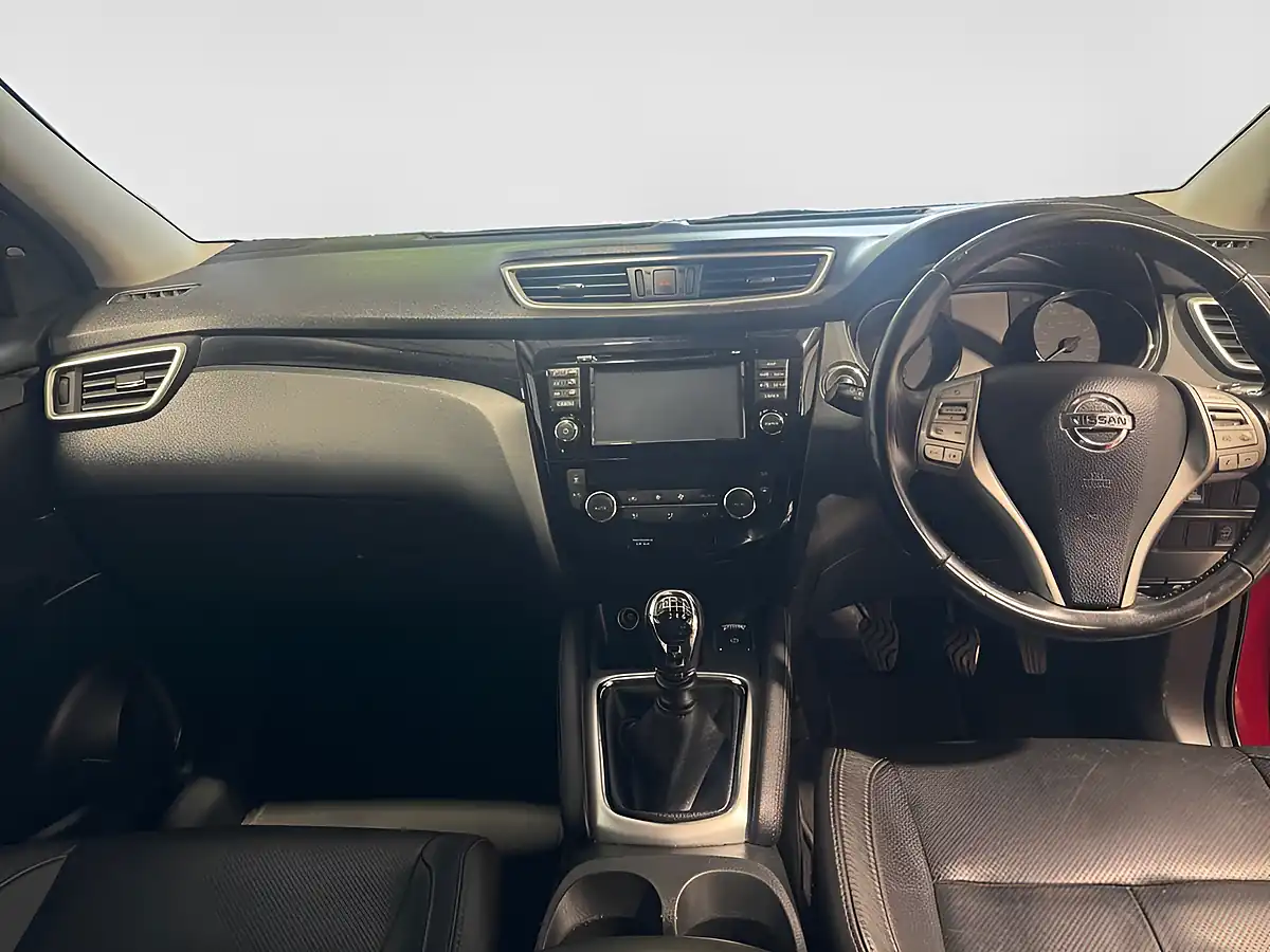 Used 2014 Nissan Qashqai Tekna Red - Interior and Exterior details 13