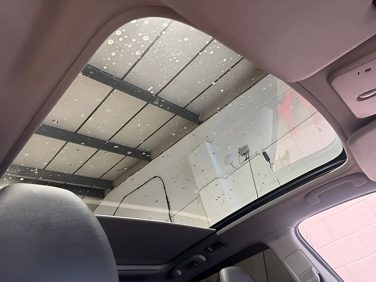 Used 2014 Nissan Qashqai Tekna Red - Interior and Exterior details 15