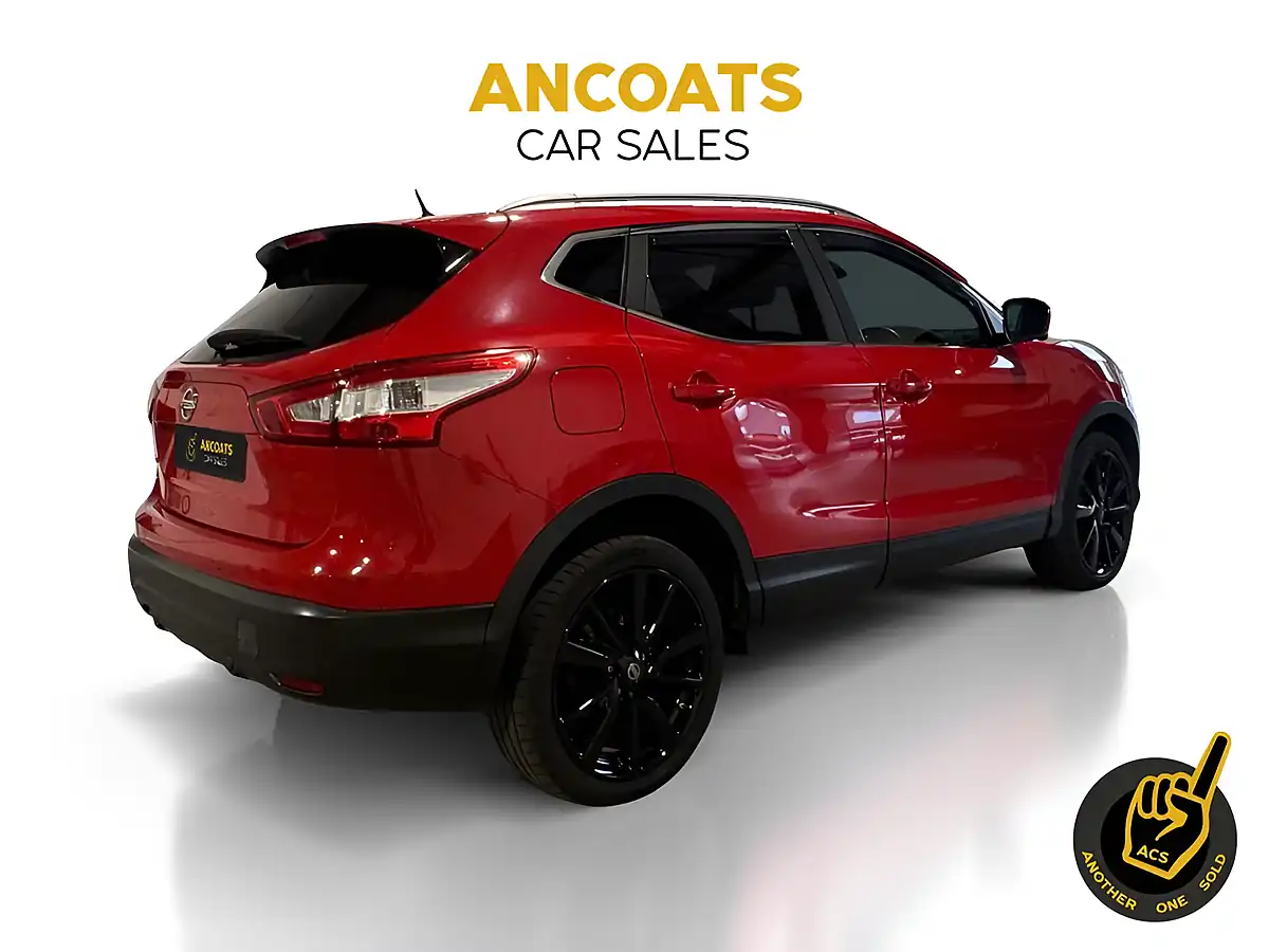 Used 2014 Nissan Qashqai Tekna Red - Interior and Exterior details 4