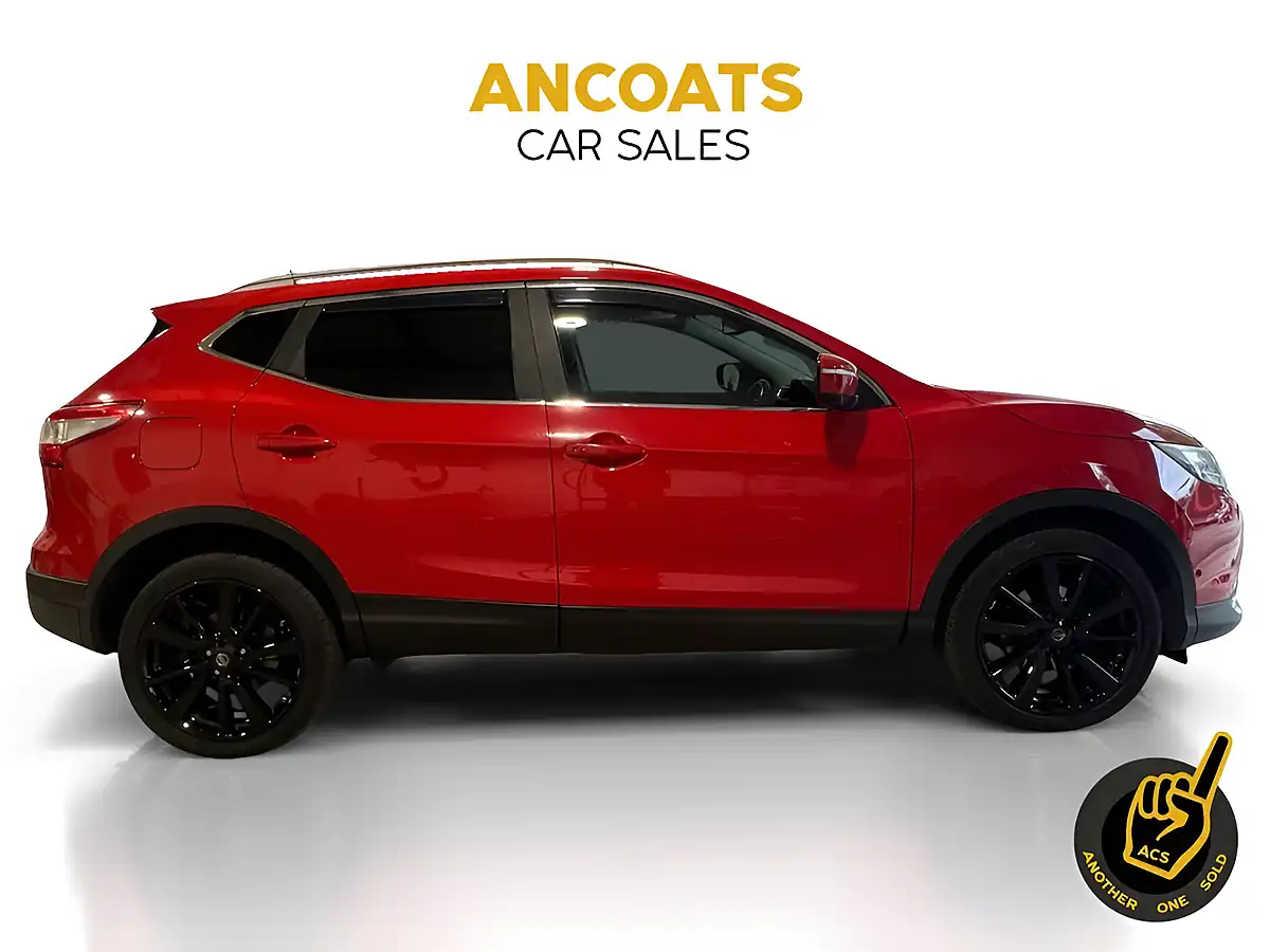Used 2014 Nissan Qashqai Tekna Red - Interior and Exterior details 5