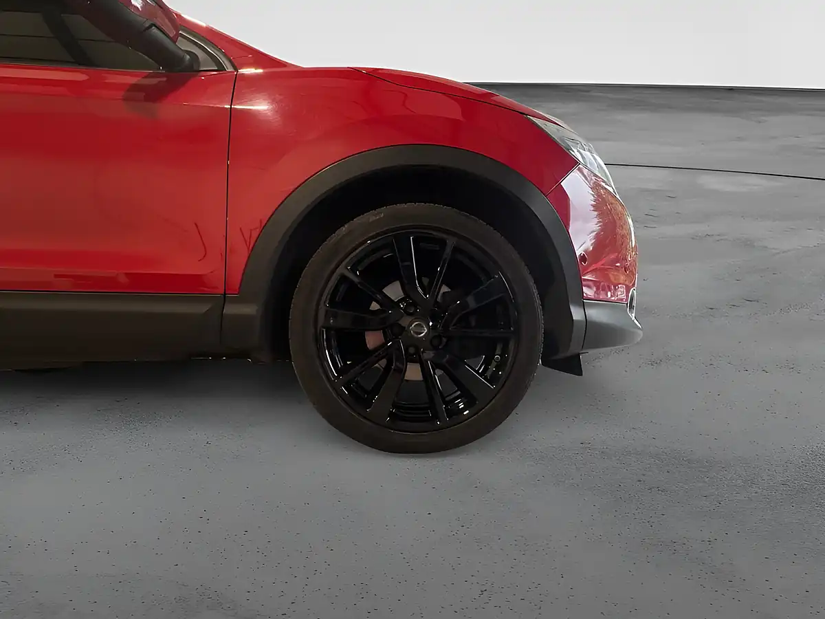 Used 2014 Nissan Qashqai Tekna Red - Interior and Exterior details 8