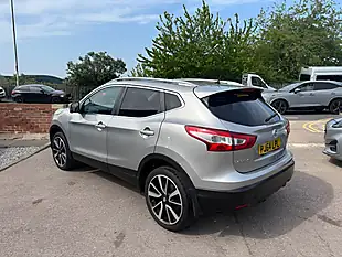 Used 2014 Nissan Qashqai Tekna Silver - Interior and Exterior details 10