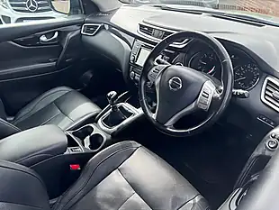 Used 2014 Nissan Qashqai Tekna Silver - Interior and Exterior details 13