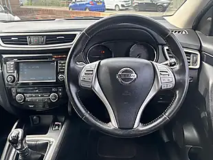 Used 2014 Nissan Qashqai Tekna Silver - Interior and Exterior details 14