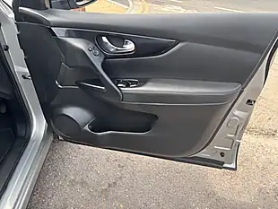Used 2014 Nissan Qashqai Tekna Silver - Interior and Exterior details 15
