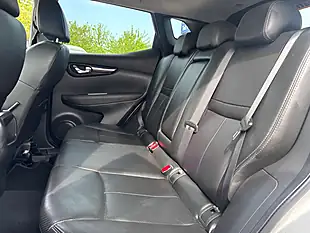 Used 2014 Nissan Qashqai Tekna Silver - Interior and Exterior details 17