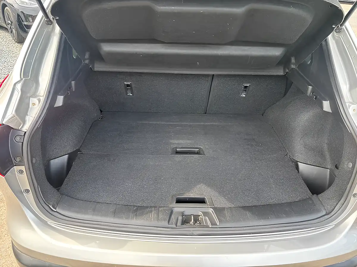 Used 2014 Nissan Qashqai Tekna Silver - Interior and Exterior details 18