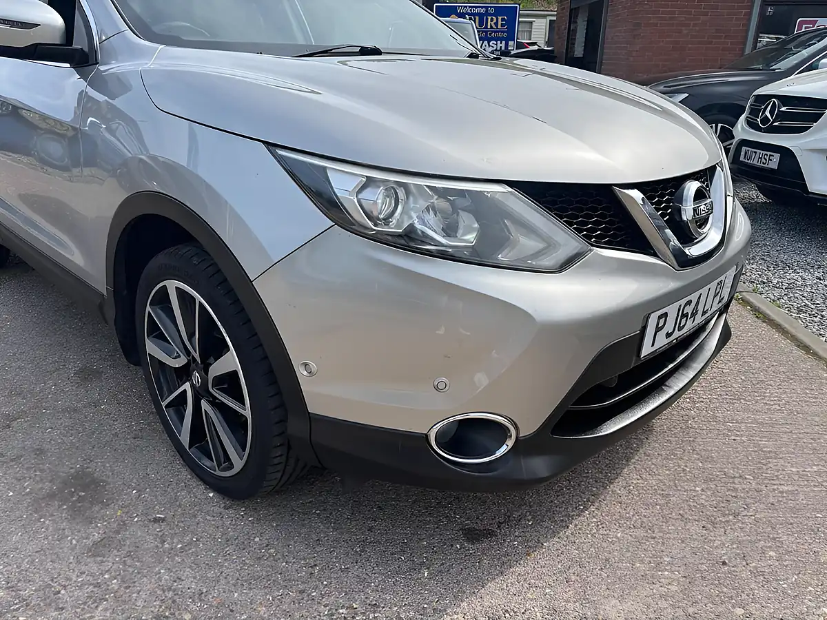 Used 2014 Nissan Qashqai Tekna Silver - Interior and Exterior details 2