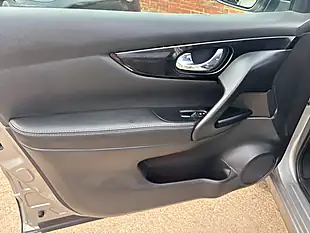 Used 2014 Nissan Qashqai Tekna Silver - Interior and Exterior details 20