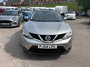 Used 2014 Nissan Qashqai Tekna Silver - Interior and Exterior details 4