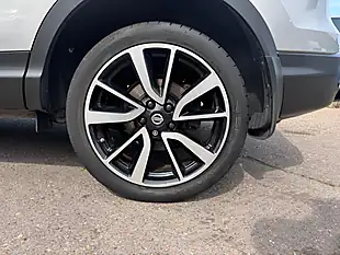 Used 2014 Nissan Qashqai Tekna Silver - Interior and Exterior details 5