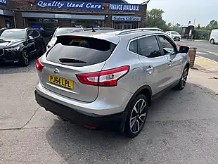 Used 2014 Nissan Qashqai Tekna Silver - Interior and Exterior details 8