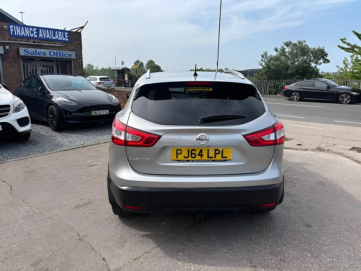 Used 2014 Nissan Qashqai Tekna Silver - Interior and Exterior details 9