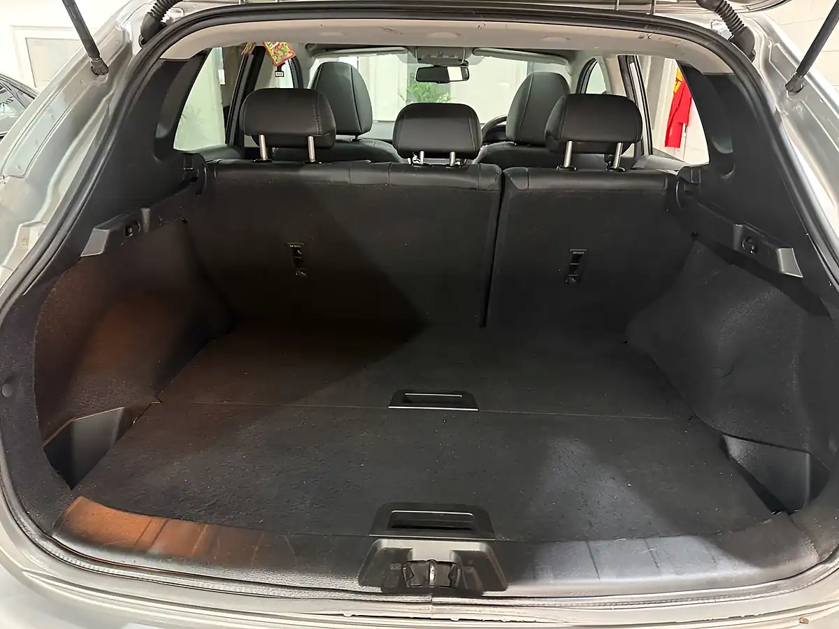 Used 2014 Nissan Qashqai Tekna Silver - Interior and Exterior details 15