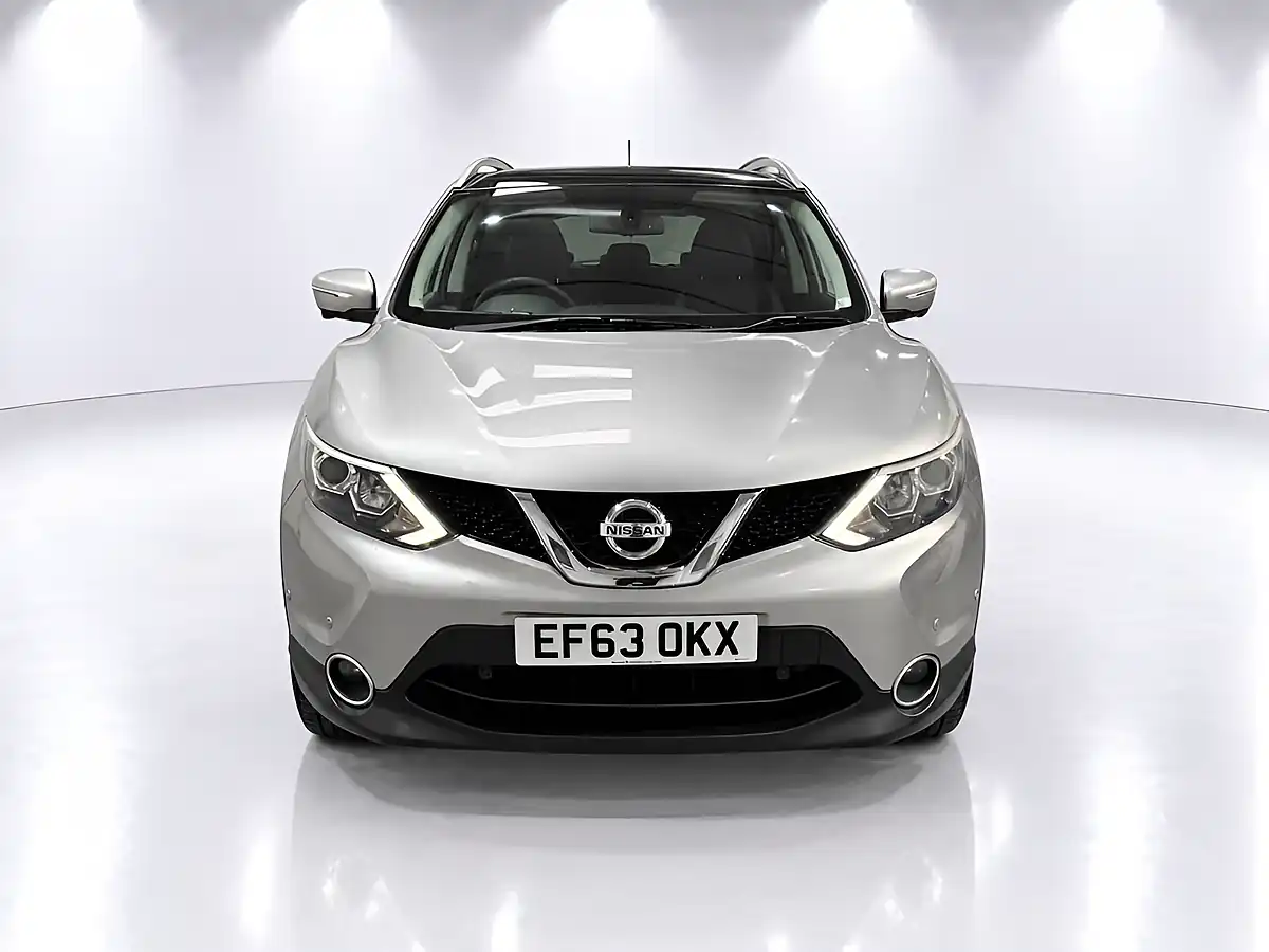 Used 2014 Nissan Qashqai Tekna Silver - Interior and Exterior details 3