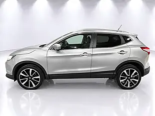 Used 2014 Nissan Qashqai Tekna Silver - Interior and Exterior details 5