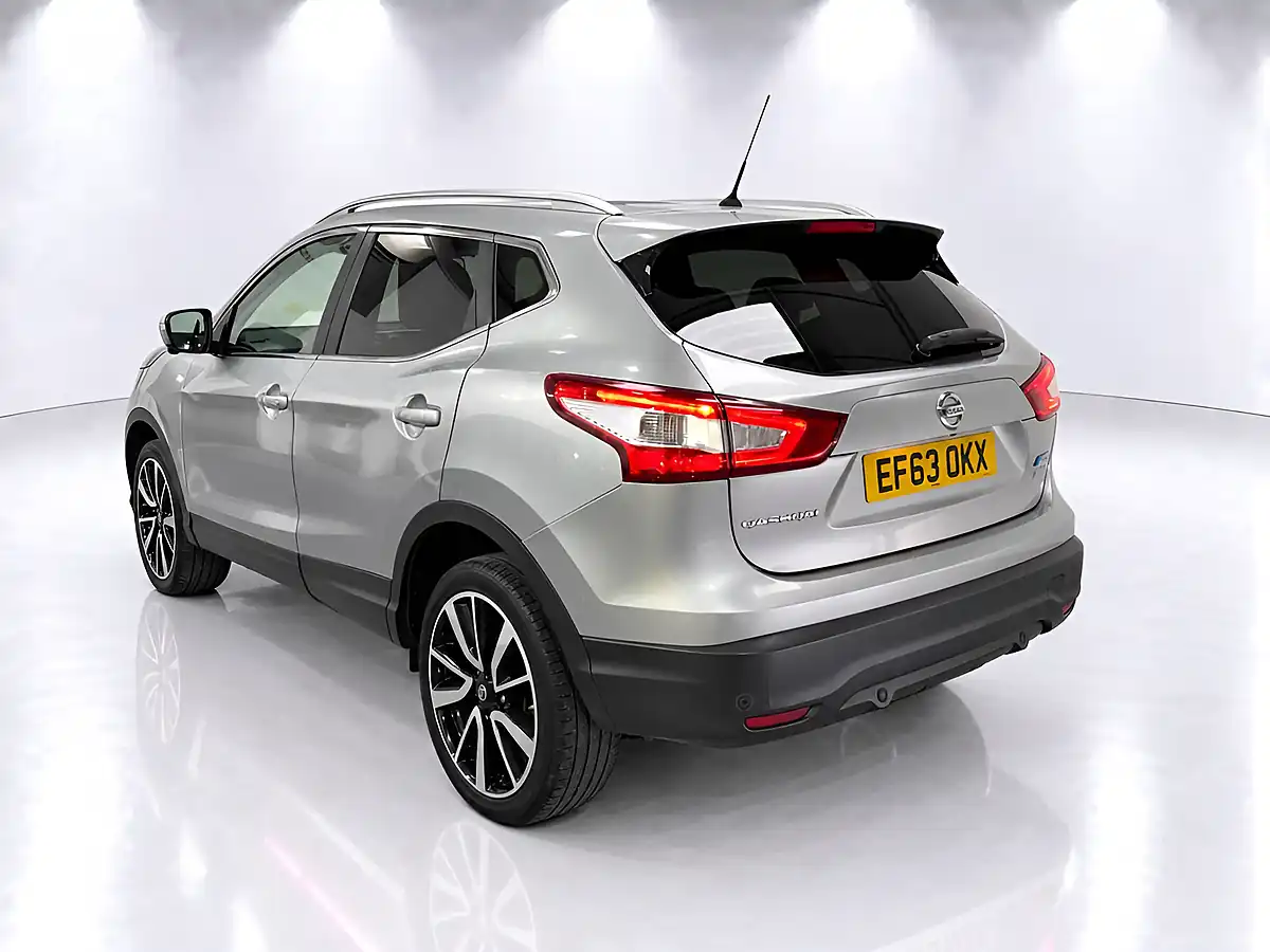 Used 2014 Nissan Qashqai Tekna Silver - Interior and Exterior details 6