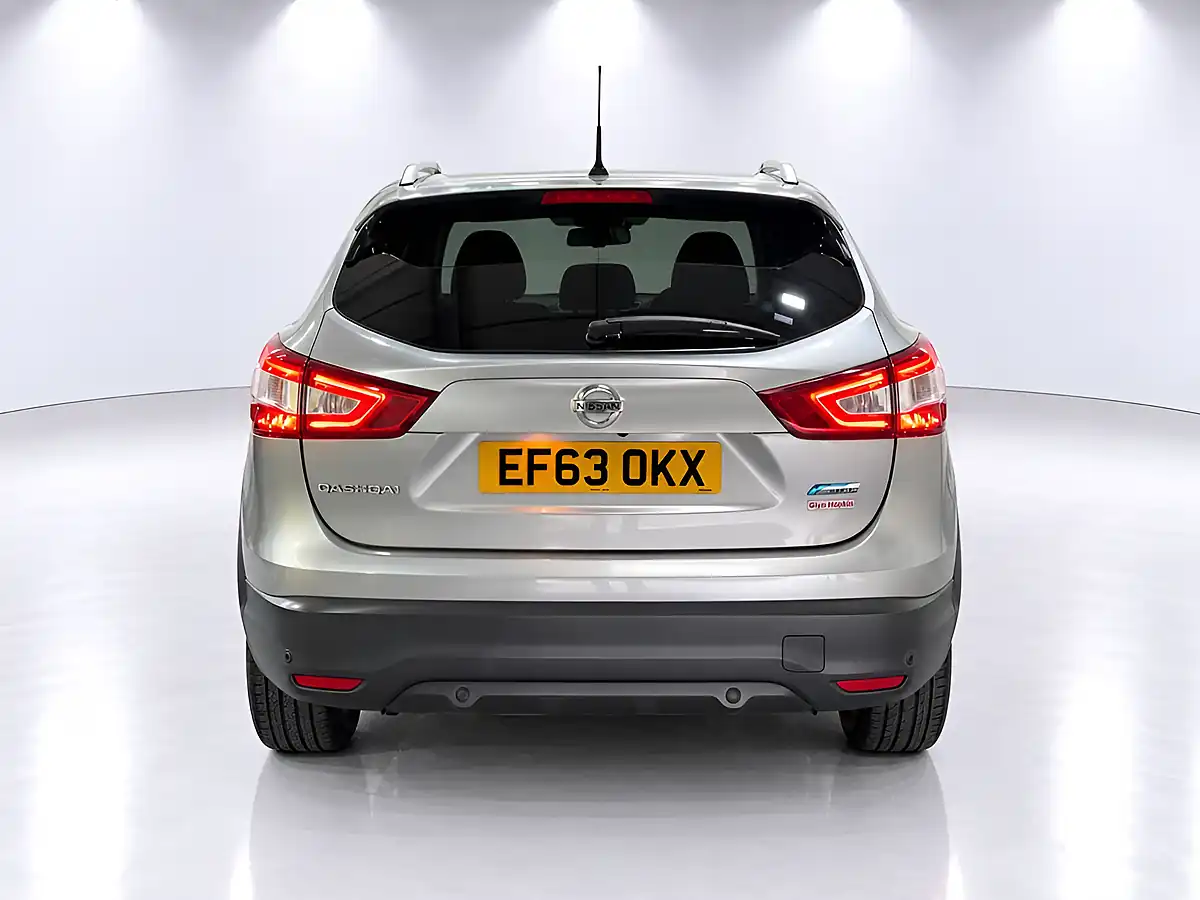 Used 2014 Nissan Qashqai Tekna Silver - Interior and Exterior details 7