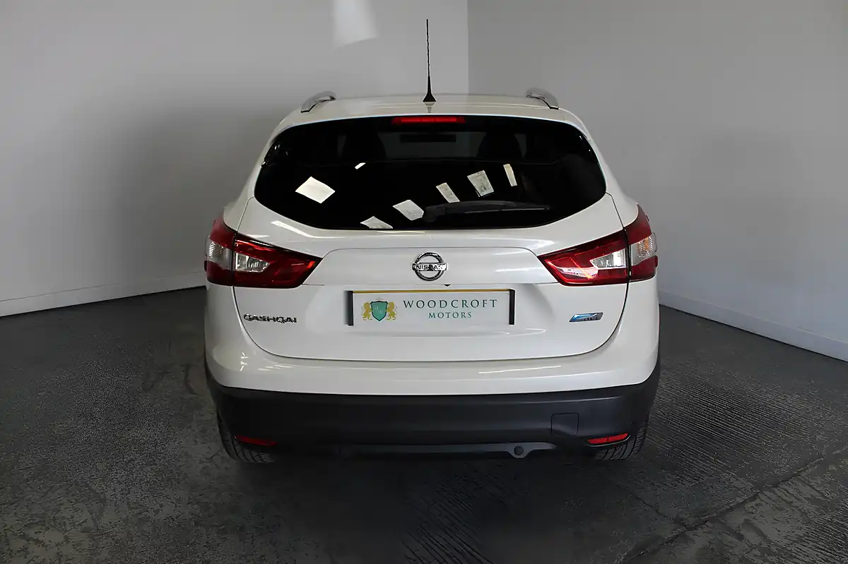 Used 2014 Nissan Qashqai Tekna White - Interior and Exterior details 10