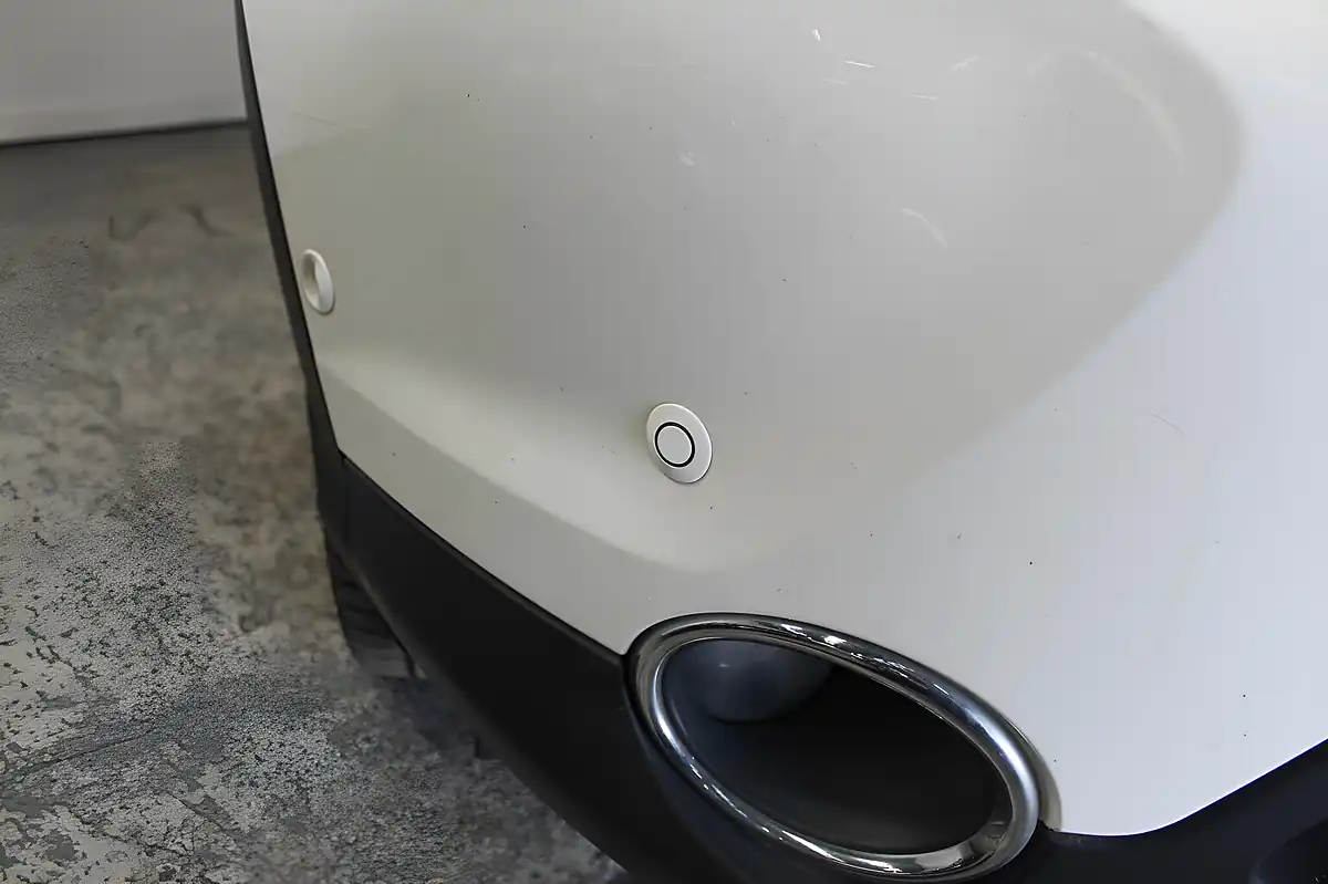 Used 2014 Nissan Qashqai Tekna White - Interior and Exterior details 11
