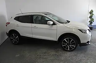Used 2014 Nissan Qashqai Tekna White - Interior and Exterior details 3