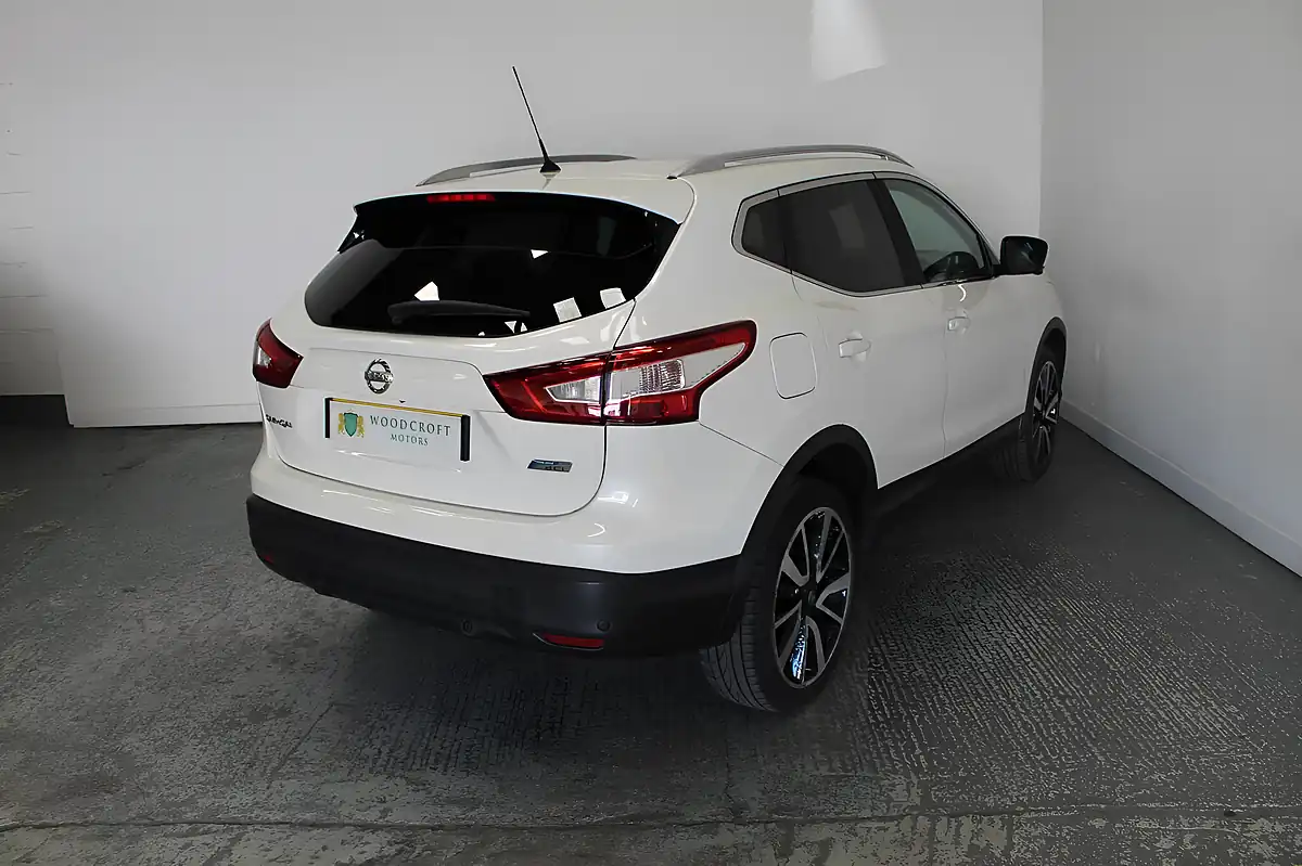 Used 2014 Nissan Qashqai Tekna White - Interior and Exterior details 6