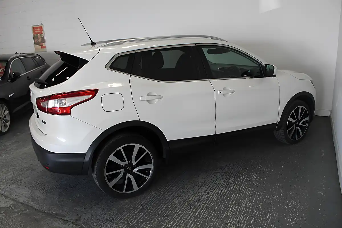 Used 2014 Nissan Qashqai Tekna White - Interior and Exterior details 8