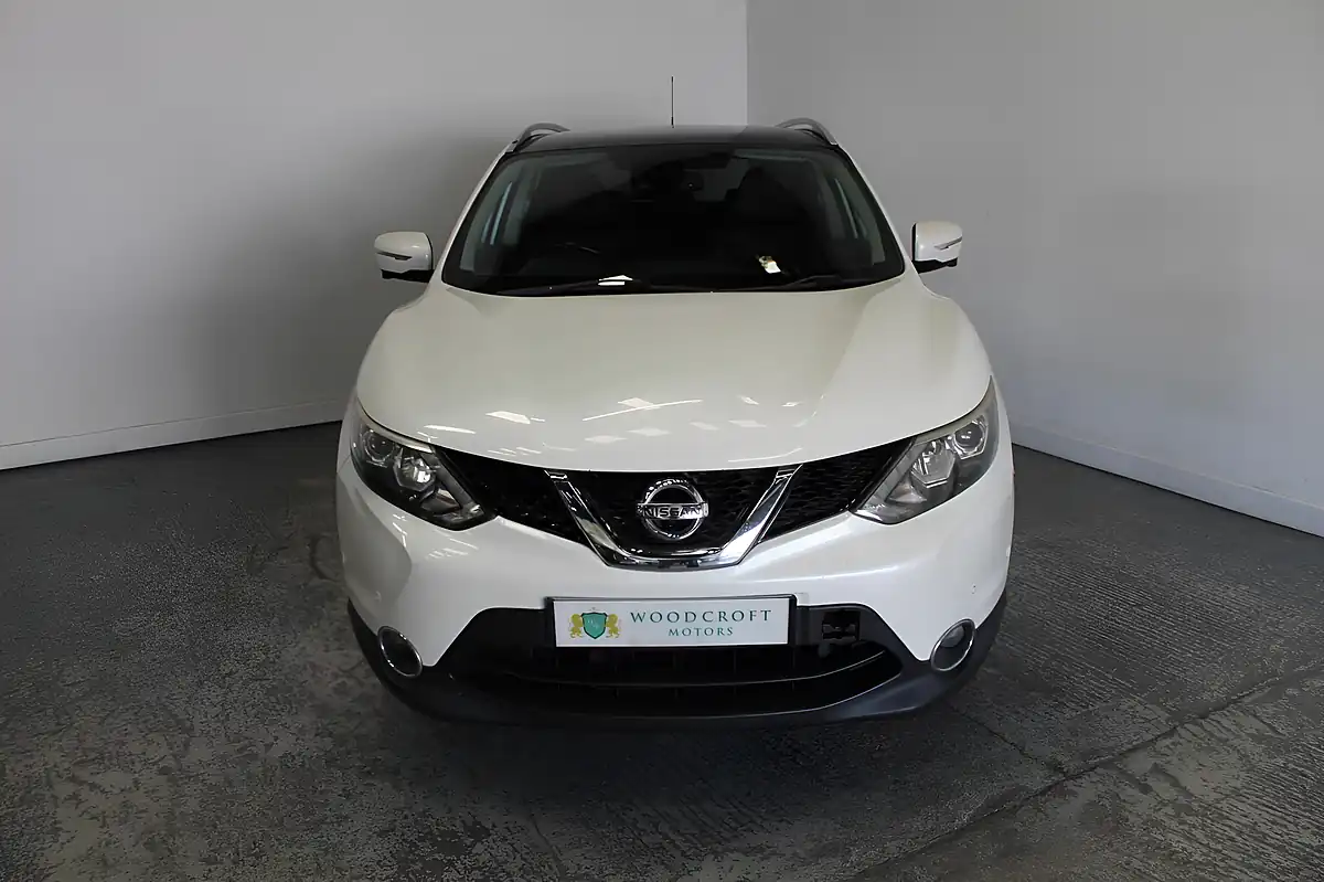 Used 2014 Nissan Qashqai Tekna White - Interior and Exterior details 9