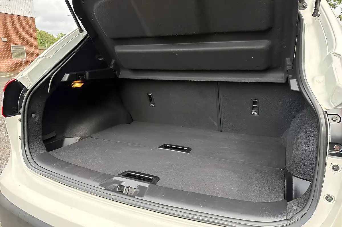 Used 2014 Nissan Qashqai Tekna White - Interior and Exterior details 10