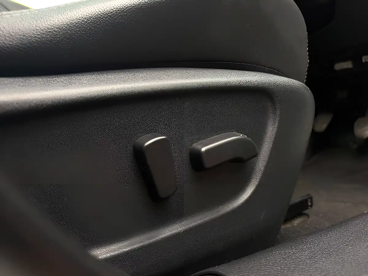 Used 2014 Nissan Qashqai Tekna White - Interior and Exterior details 13