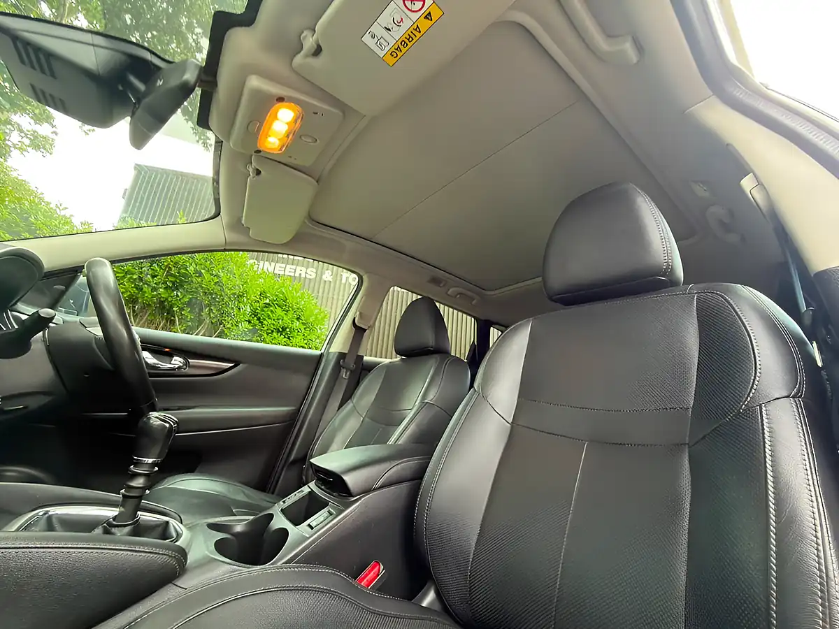 Used 2014 Nissan Qashqai Tekna White - Interior and Exterior details 14