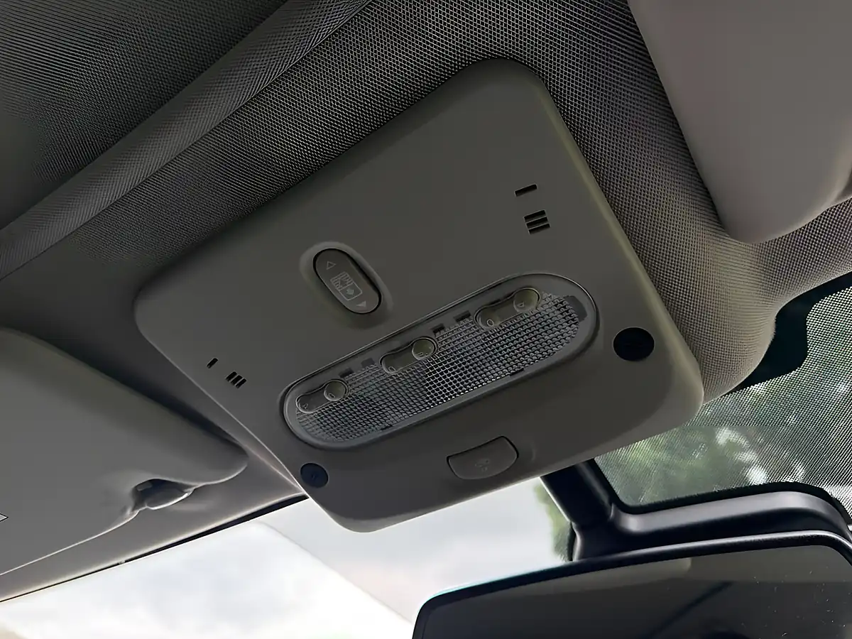 Used 2014 Nissan Qashqai Tekna White - Interior and Exterior details 16
