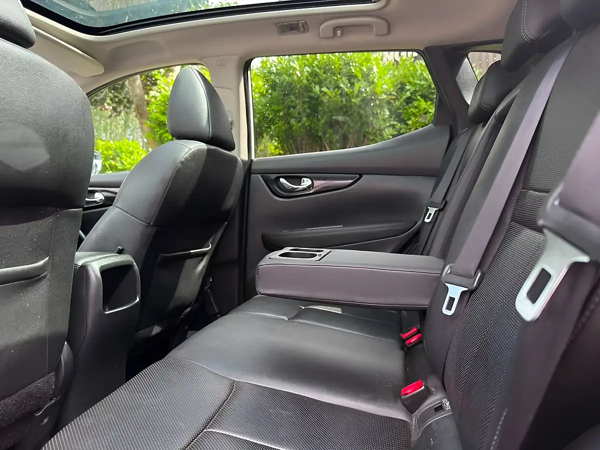 Used 2014 Nissan Qashqai Tekna White - Interior and Exterior details 18