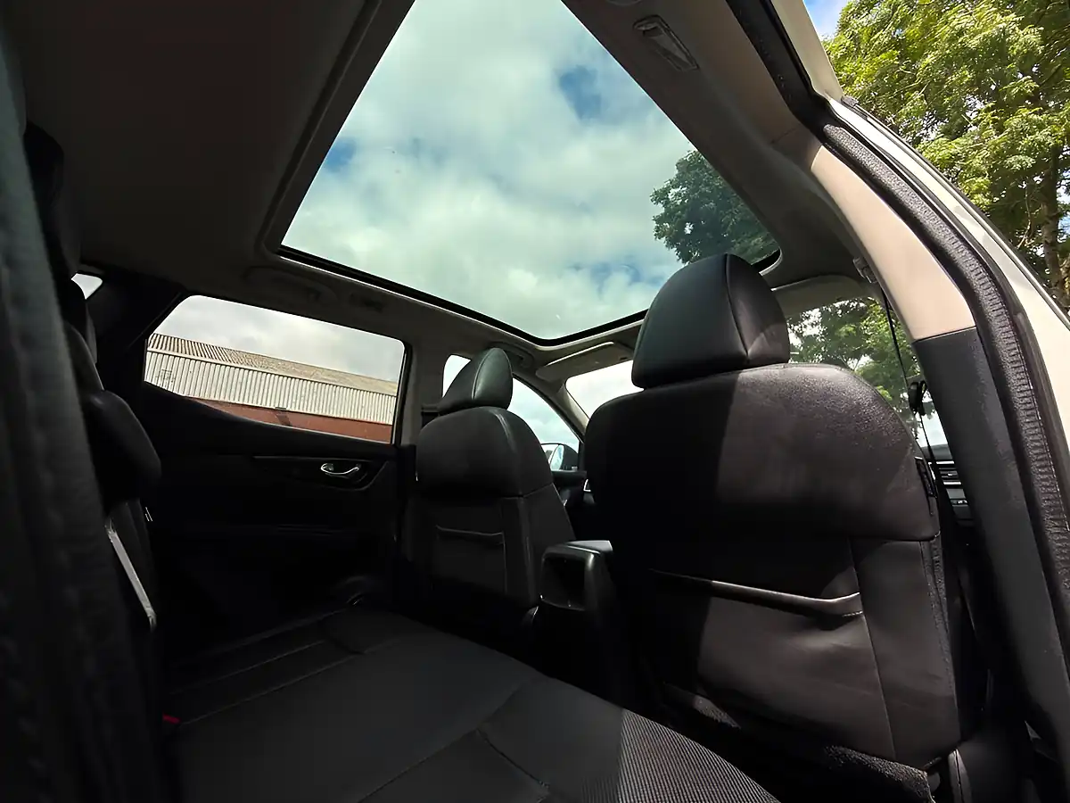 Used 2014 Nissan Qashqai Tekna White - Interior and Exterior details 19