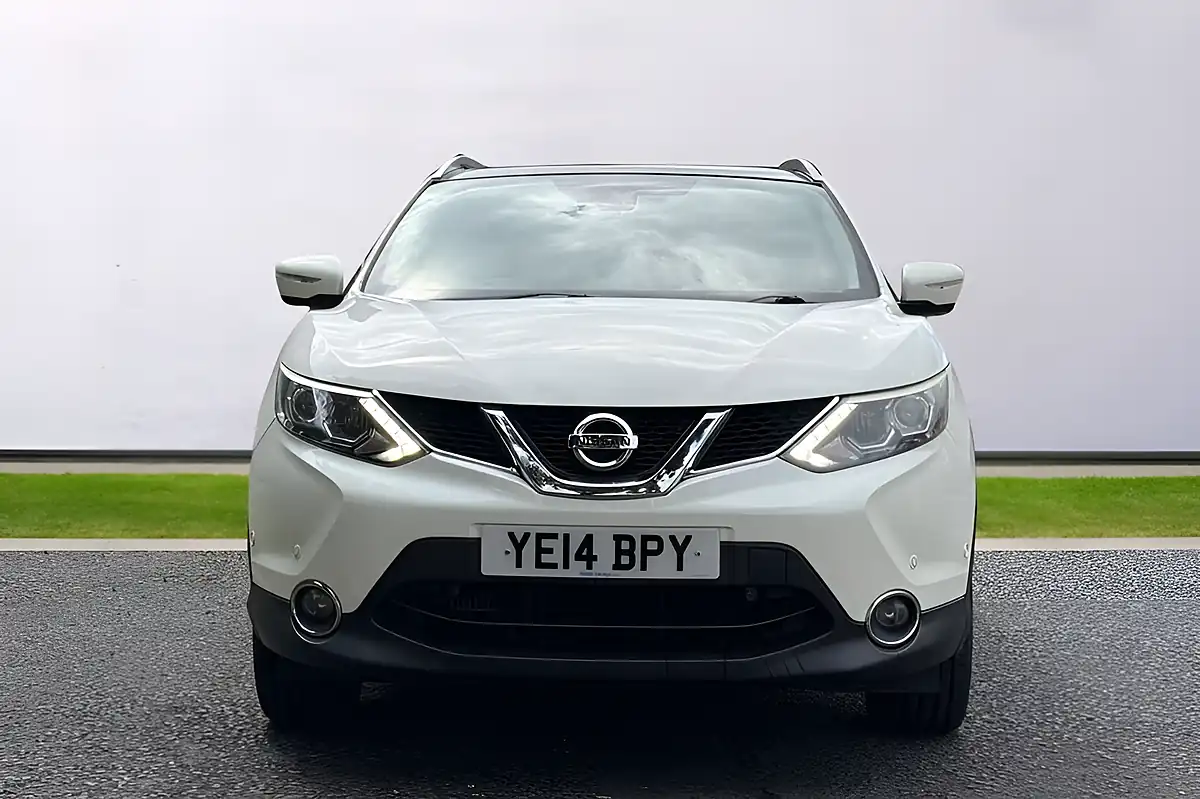 Used 2014 Nissan Qashqai Tekna White - Interior and Exterior details 2